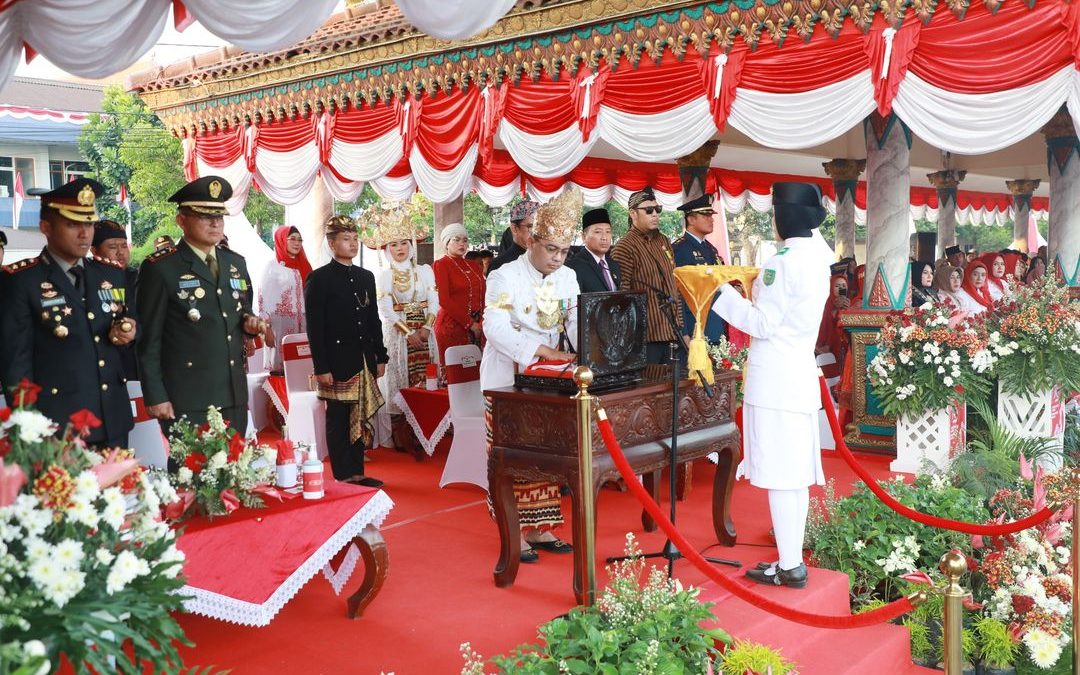 PENURUNAN BENDERA HUT KE-79 RI, BERJALAN KHIDMAT DAN LANCAR